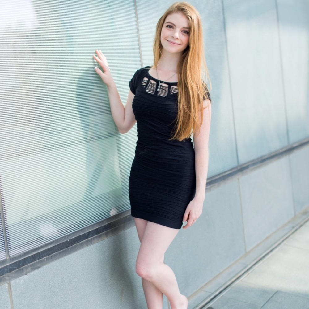 Black bodycon dress